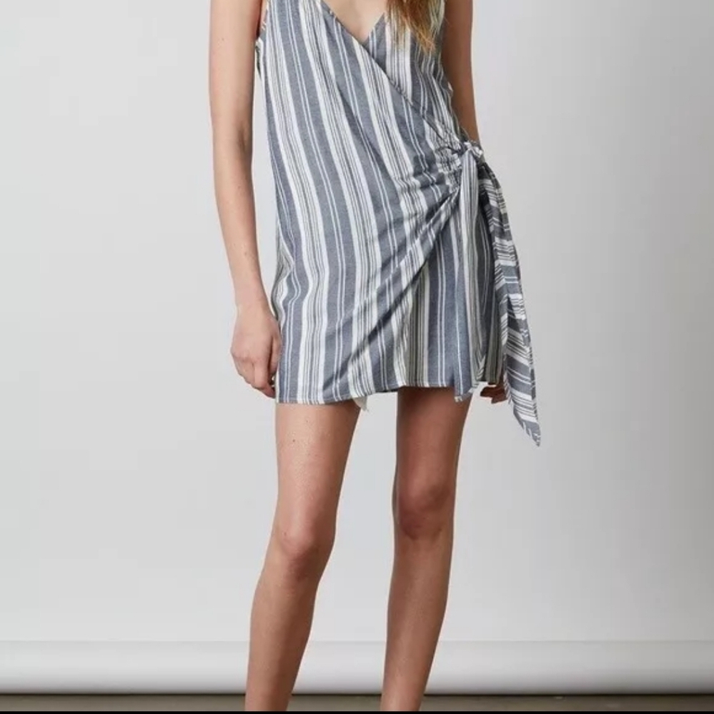 COTTON CANDY LA New Small Toes in the sand mini wrap sleeve dress